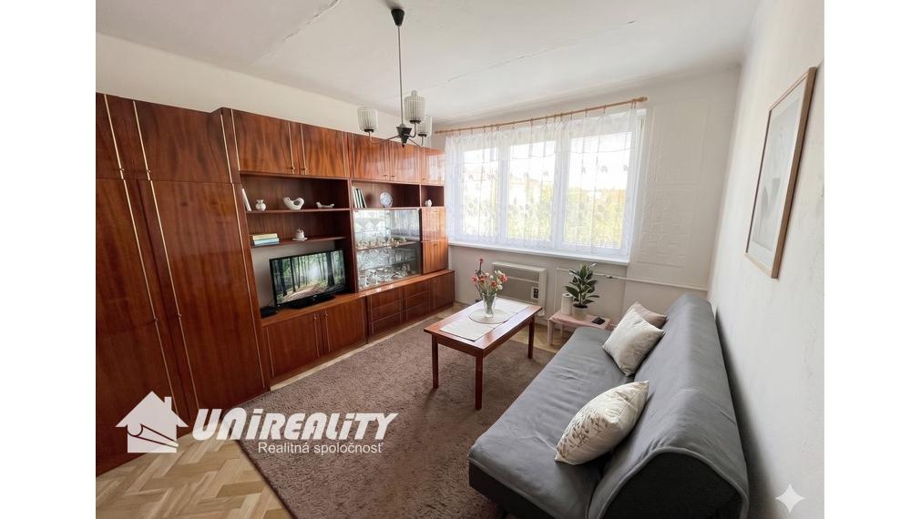 HORNÉ NAŠTICE - Priestranný 3-izbový byt s balkónom / 74 m2