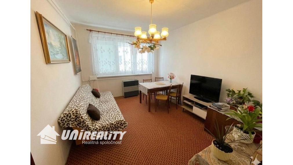 HORNÉ NAŠTICE - Priestranný 3-izbový byt s balkónom / 74 m2