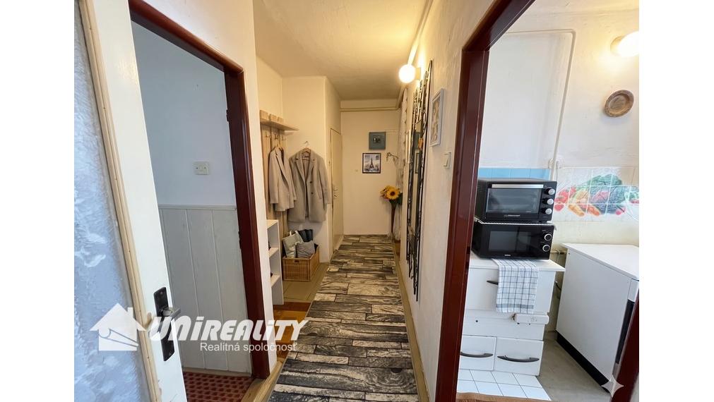HORNÉ NAŠTICE - Priestranný 3-izbový byt s balkónom / 74 m2