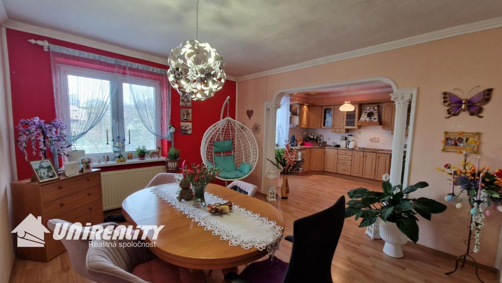 BN – Obec  PEČEŇANY – PEKNÝ – 4 – izbový  dom  v  tichej časti, nádherný pozemok 1.501 m2