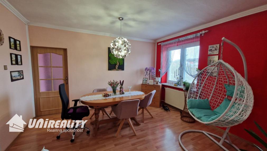 BN – Obec  PEČEŇANY – PEKNÝ – 4 – izbový  dom  v  tichej časti, nádherný pozemok 1.501 m2