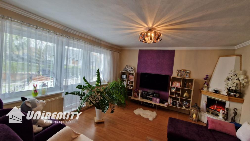 BN – Obec  PEČEŇANY – PEKNÝ – 4 – izbový  dom  v  tichej časti, nádherný pozemok 1.501 m2