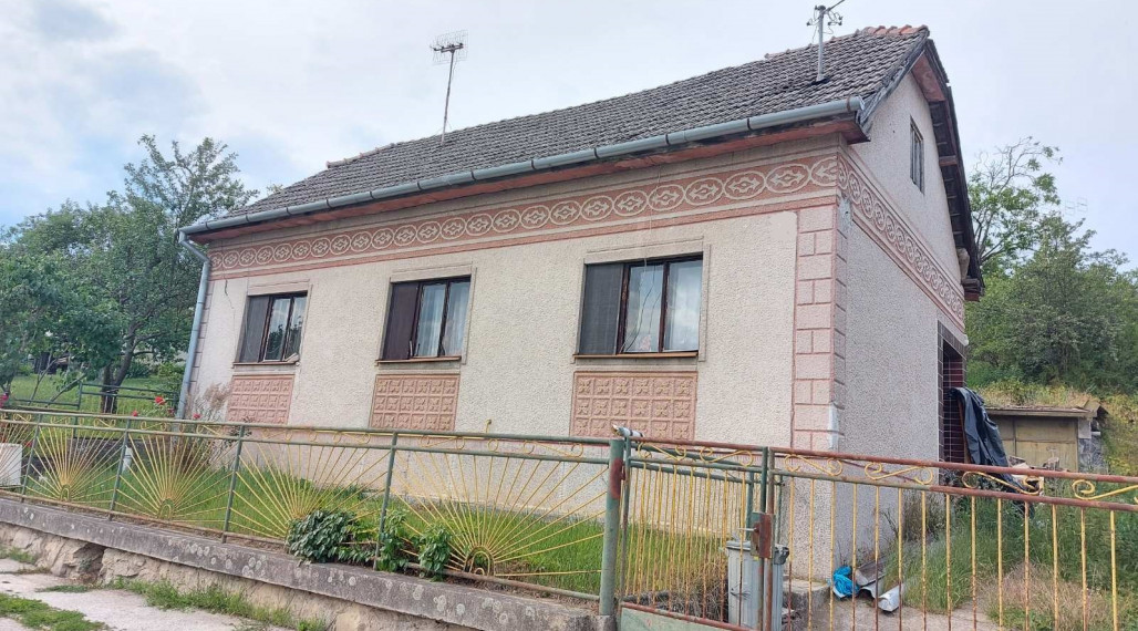 DVOREC – 2 – izb.dom/ poz 2.136 m2– vhodný na výstavbu 2 RD