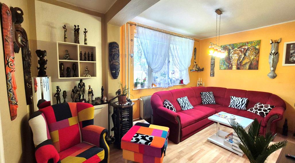 BÁNOVCE nad BEBR. – 3 – izb. byt / čiast. prerobený / 59 m2