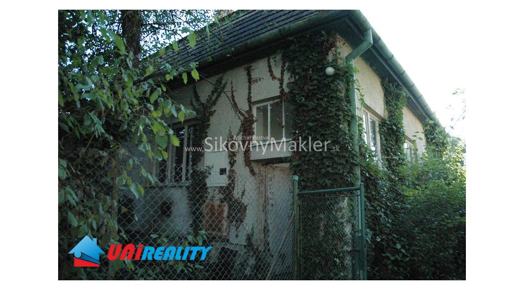 BREZOLUPY - starší rodinný dom / pozemok 408 m2