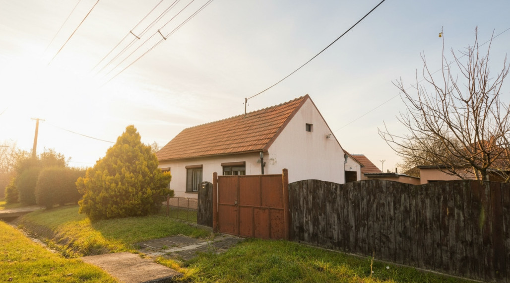 PREDAJ - obec KUCHYŇA - RD 3-izbový / čiastočná rekonštrukcia / IHNEĎ voľný