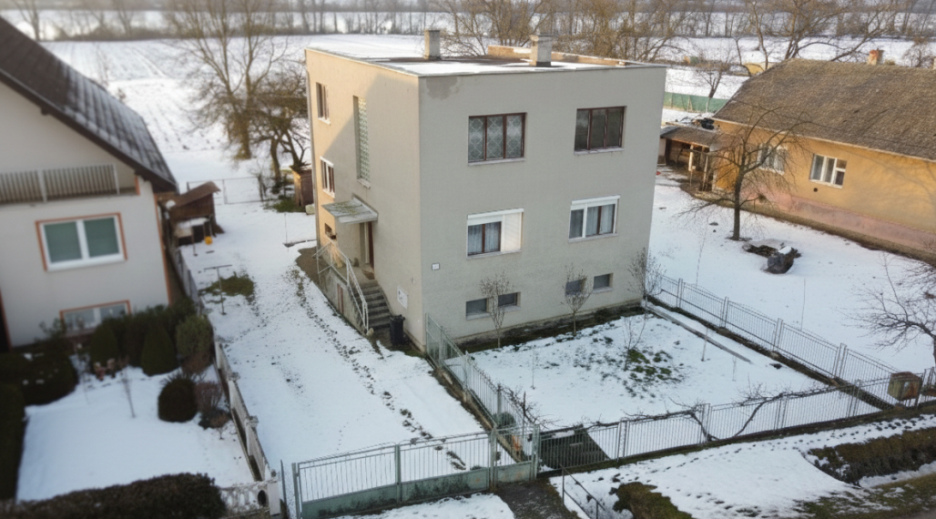 PODLUŽANY - dvojpodlažný rodinný dom / pozemok 1.897 m2