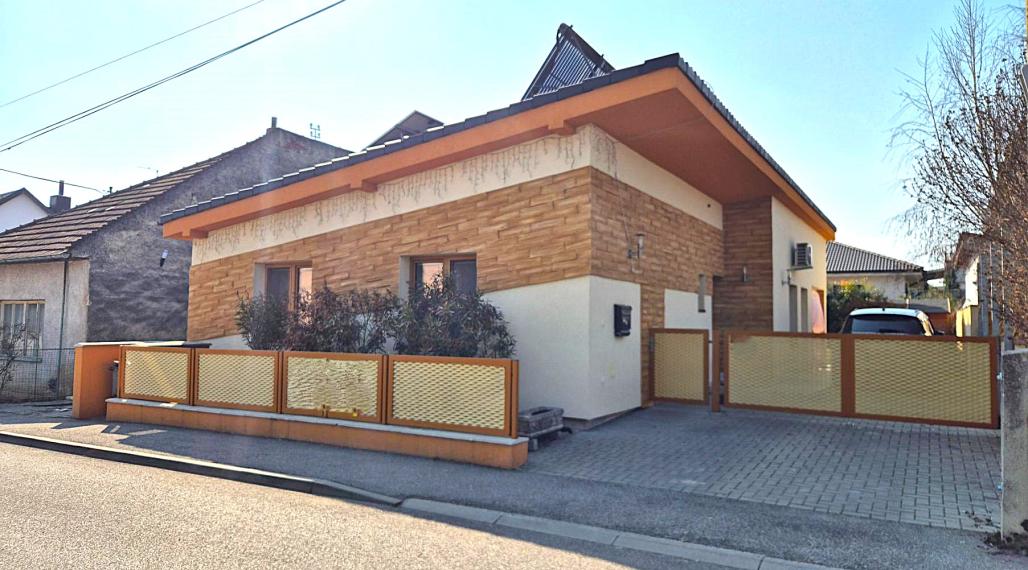 TOPOĽČANY – nízko-energetická NOVOSTAVBA / super lokalita MRAVENISKO