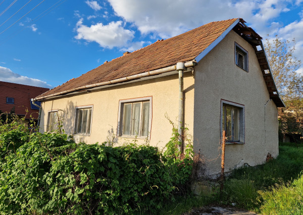 HALÁČOVCE - STARÝ DOM / pozemok na stavbu DOMU/ poz. 972 m2