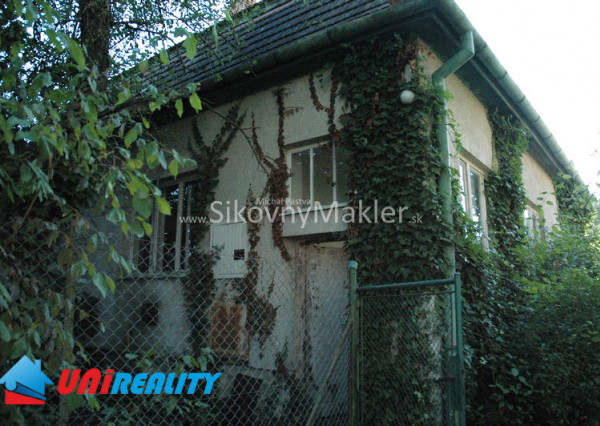 BREZOLUPY - starší rodinný dom / pozemok 408 m2