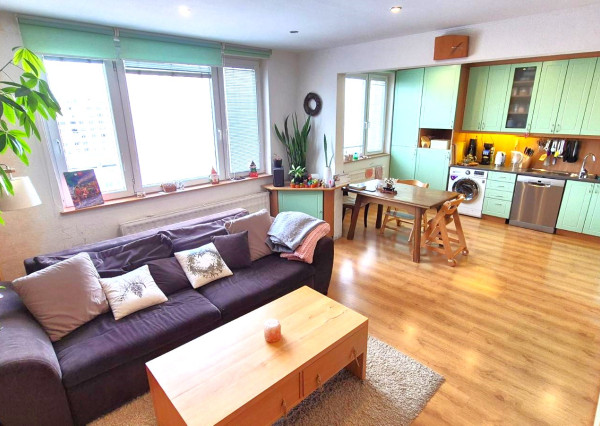 BÁNOVCE n. BEBR. – 4 – izb. byt / sídl. DUBNIČKA / komplet PREROBENÝ/ 83 m2 / balkón