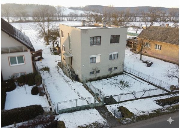 PODLUŽANY - dvojpodlažný rodinný dom / pozemok 1.897 m2