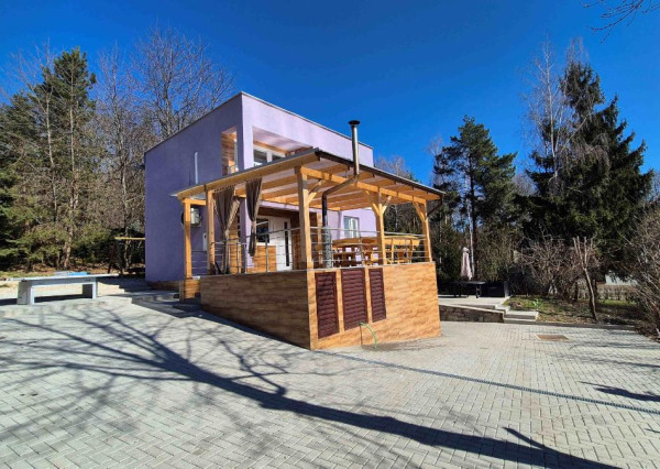 DUCHONKA – pekná celoročná CHATA s VÍRIVKOU / 3 – izby + 2 spoločenské miestnosti / TERASA / pekný pozemok