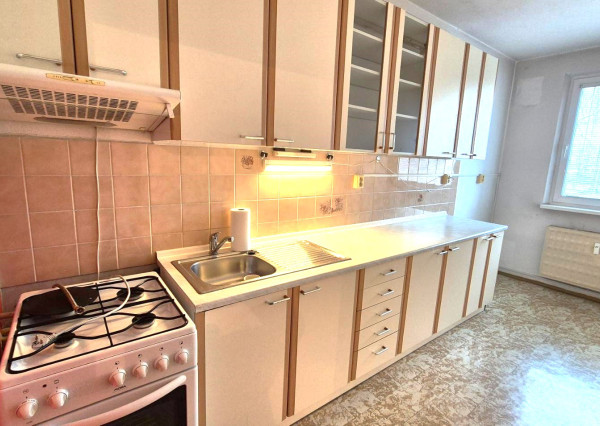 ---REZERVOVANÉ--- TOPOĽČANY – sídl. JUH – 3 – izb. byt / ul. Alexyho / 60 m2 / balkón / IHNEĎ VOĽNÝ