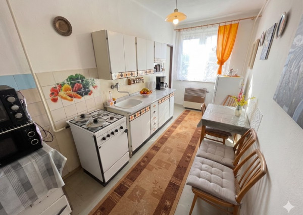 HORNÉ NAŠTICE - Priestranný 3-izbový byt s balkónom / 74 m2