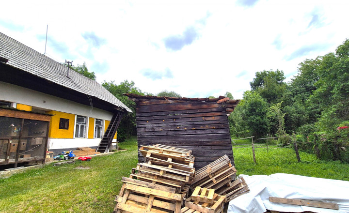 KŠINNÁ – 2 – izbový starší domček / pozemok 535 m2 - fotografia 2