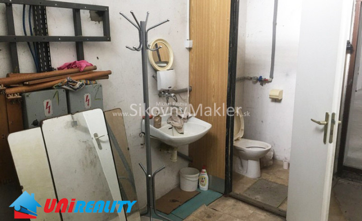 DOLNÉ VESTENICE- Komerčný objekt / skladovacie priestory/ výmera 165 m2 - fotografia 6