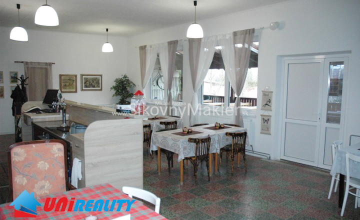 BISKUPICE- Zabehnuté pohostinstvo a byt so samostatným vchodom / pozemok 822 m2 - fotografia 3