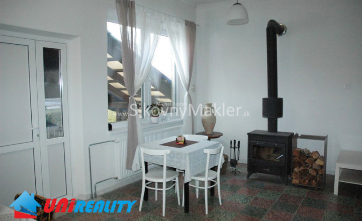 BISKUPICE- Zabehnuté pohostinstvo a byt so samostatným vchodom / pozemok 822 m2 - fotografia 4