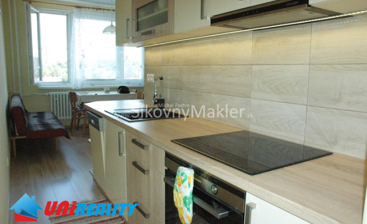 BÁNOVCE NAD BEBRAVOU - 3 izbový byt / SEVER / rekonštrukcia