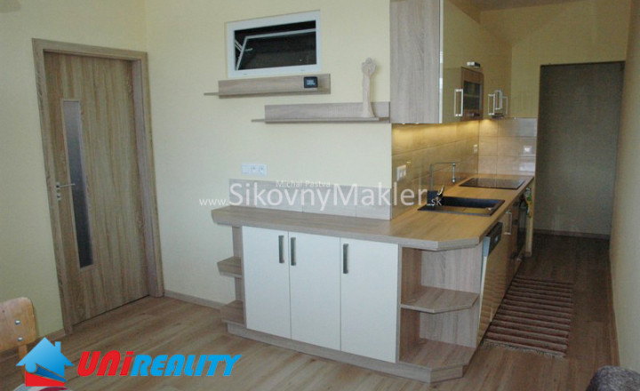 BÁNOVCE NAD BEBRAVOU - 3 izbový byt / SEVER / rekonštrukcia - fotografia 1