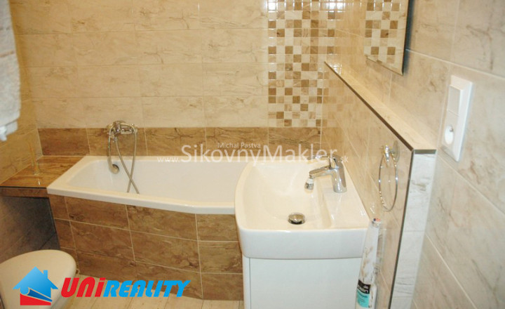 BÁNOVCE NAD BEBRAVOU - 3 izbový byt / SEVER / rekonštrukcia - fotografia 3