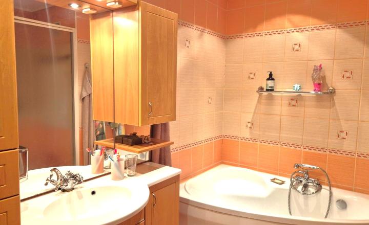 BÁNOVCE n. BEBR. – 4 – izb. byt / sídl. DUBNIČKA / komplet PREROBENÝ/ 83 m2 / balkón - fotografia 10