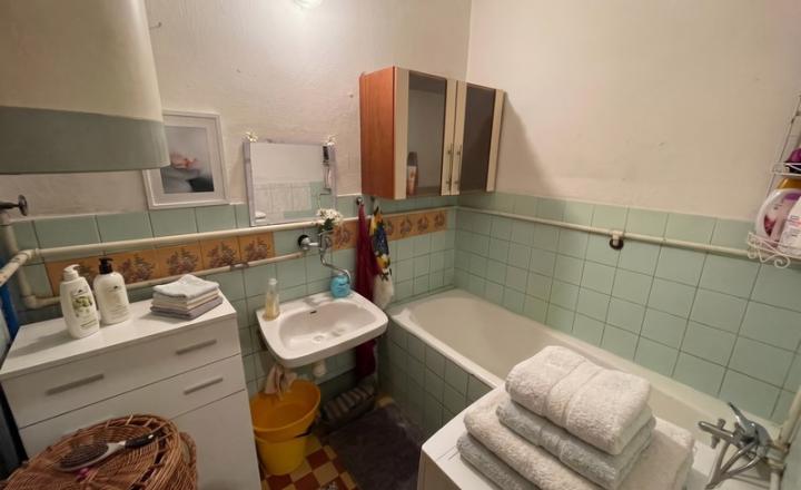 HORNÉ NAŠTICE - Priestranný 3-izbový byt s balkónom / 74 m2 - fotografia 4