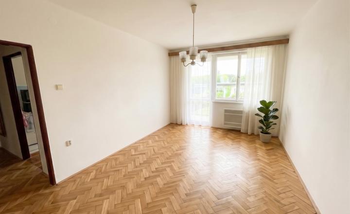 HORNÉ NAŠTICE - Priestranný 3-izbový byt s balkónom / 74 m2 - fotografia 3