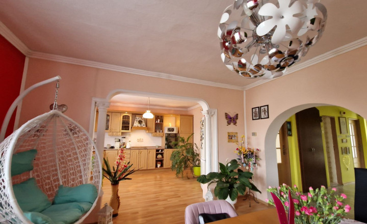 BN – Obec  PEČEŇANY – PEKNÝ – 4 – izbový  dom  v  tichej časti, nádherný pozemok 1.501 m2 - fotografia 5