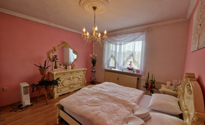 BN – Obec  PEČEŇANY – PEKNÝ – 4 – izbový  dom  v  tichej časti, nádherný pozemok 1.501 m2 - fotografia 8