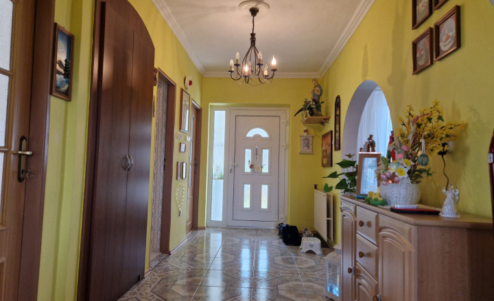BN – Obec  PEČEŇANY – PEKNÝ – 4 – izbový  dom  v  tichej časti, nádherný pozemok 1.501 m2 - fotografia 6