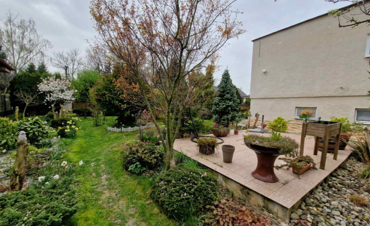 BN – Obec  PEČEŇANY – PEKNÝ – 4 – izbový  dom  v  tichej časti, nádherný pozemok 1.501 m2 - fotografia 11